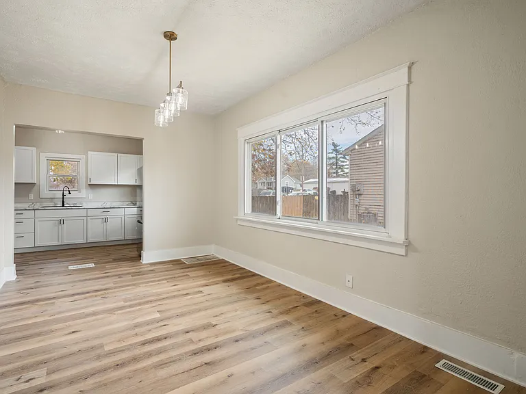 1012 E Taylor St — Photo 4