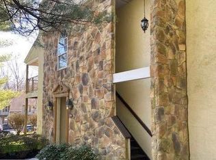 194 Valley Stream Ln, Wayne, PA 19087