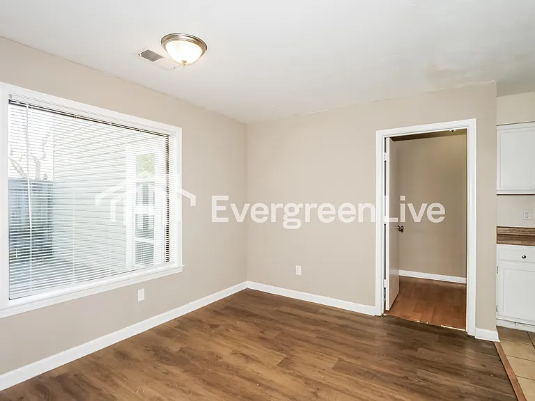 8155 Valley Ridge Trl — Photo 5