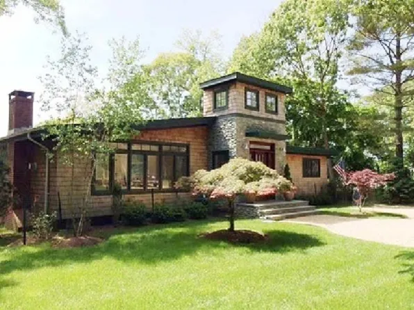 https://photos.zillowstatic.com/fp/838ee44021cdd88bd5e4f1999f64d6b2-p_e.webp