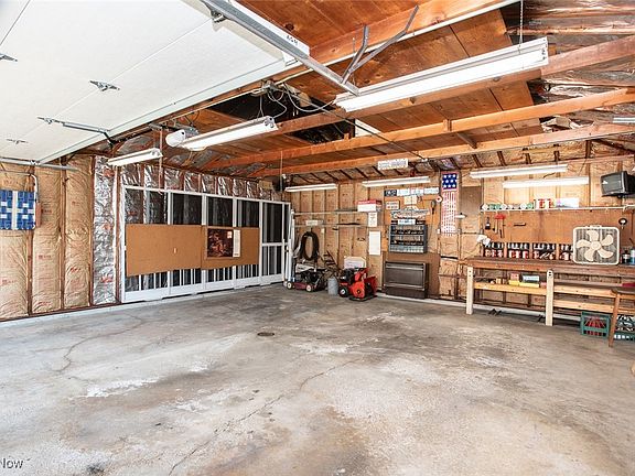 3rd image of 15668 Hocking Blvd