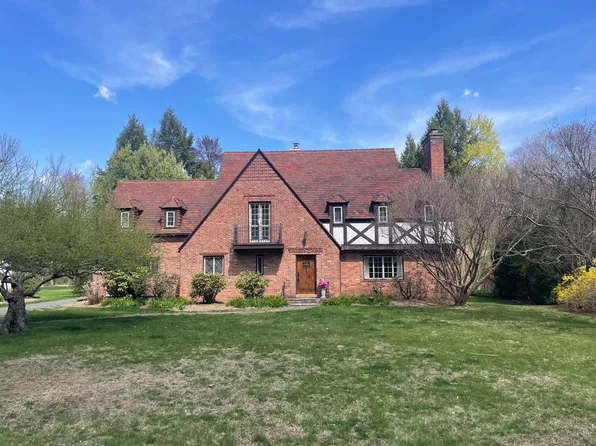 386 Bloomfield Avenue, West Hartford, CT 06117