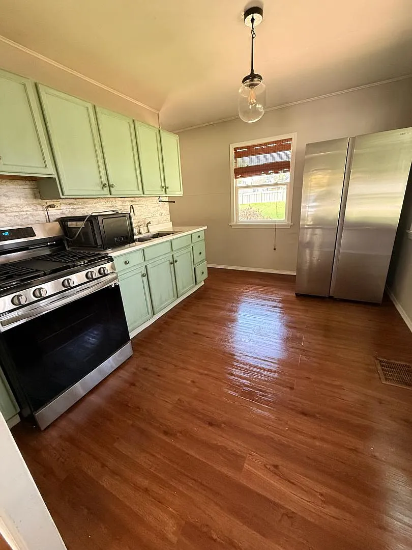 1305 Napoleon St — Photo 3