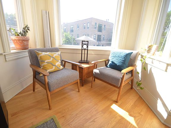 4th image of 1153 W Dickens Ave #3