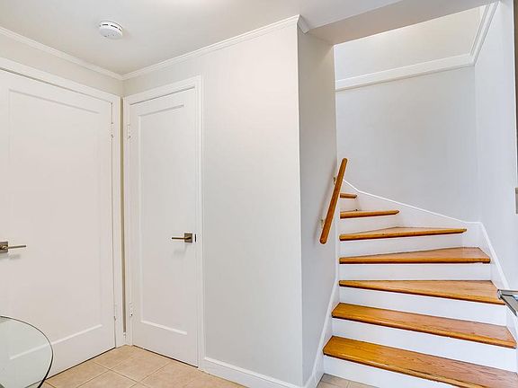 3rd image of 162 Bellevue Ave