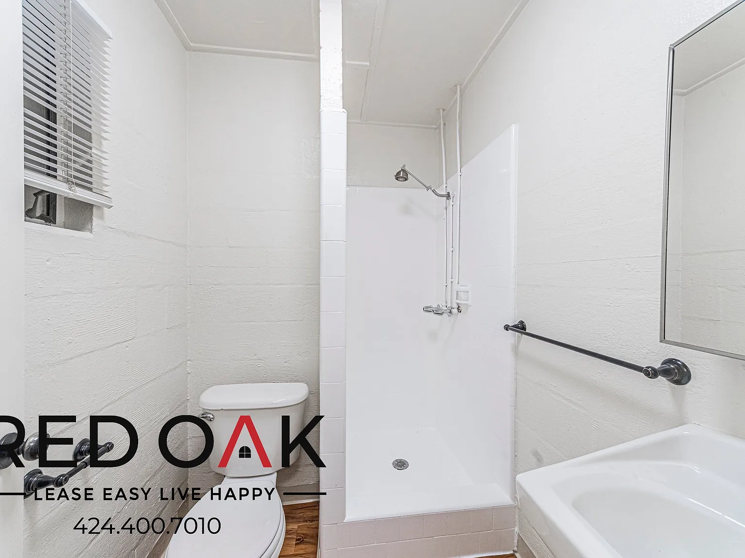 Cozy Studio with Parking Included and Hardwood Style Floors in the Heart of Fillmore! — Photo 4