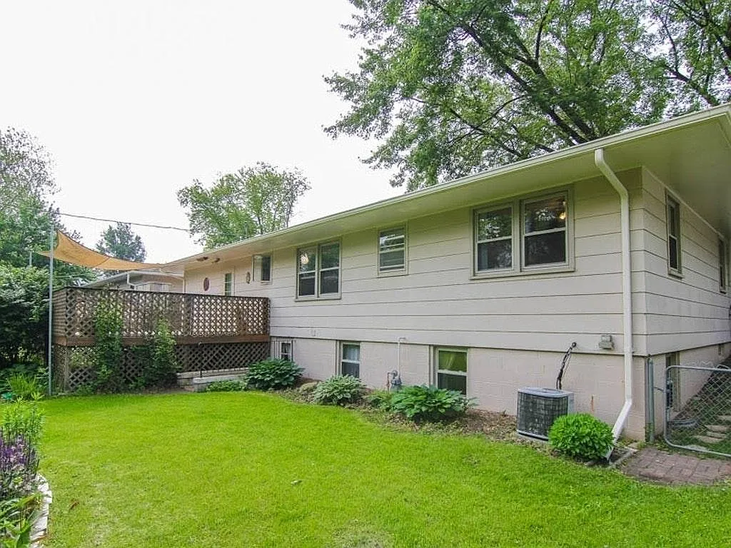 4 bed, 2068 sqft, $1,700 — Photo 2