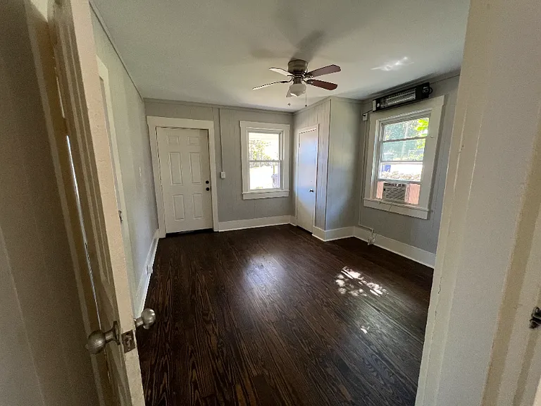 1106 Parker St — Photo 10