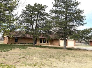 2702 N Oakwood Rd, Enid, OK 73703
