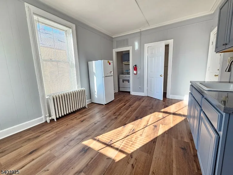 70 Jackson Ave #B — Photo 1