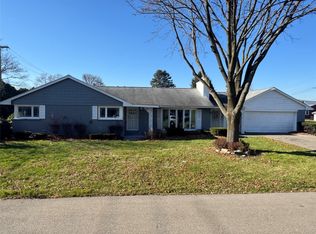 124 Eldredge Dr, Vestal, NY 13850