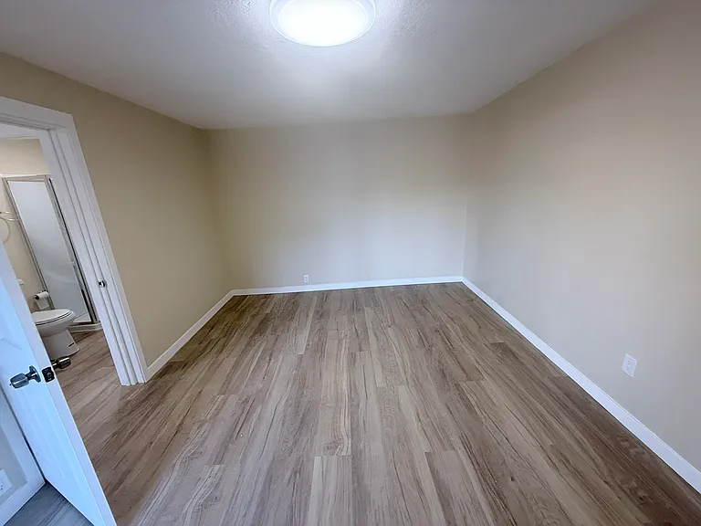 1894 Winchester Ave #4 — Photo 3
