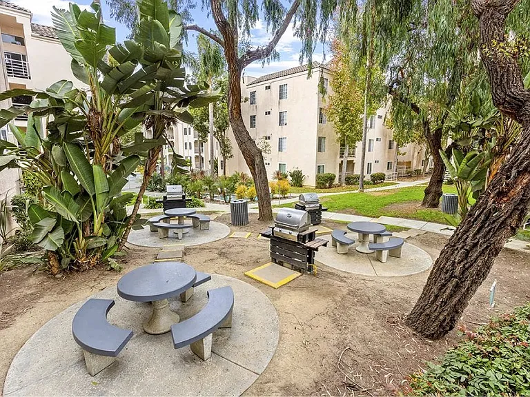 La Regencia Apartments — Photo 12