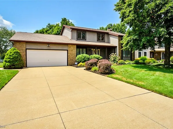 488 Amberwood Dr, Akron, OH 44312