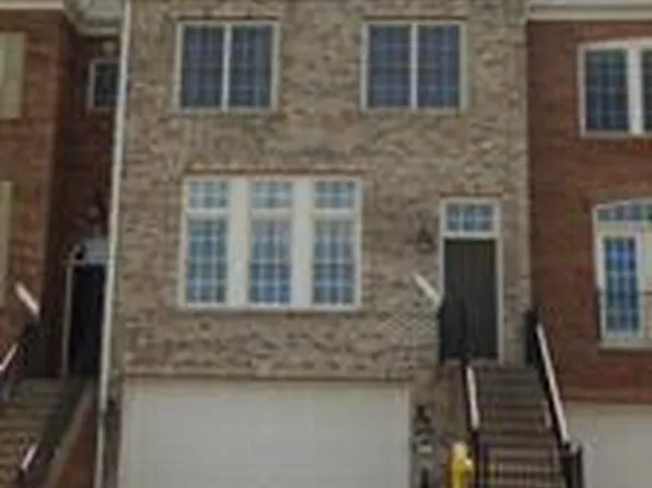 6830 Witton Cir, Gainesville, VA 20155