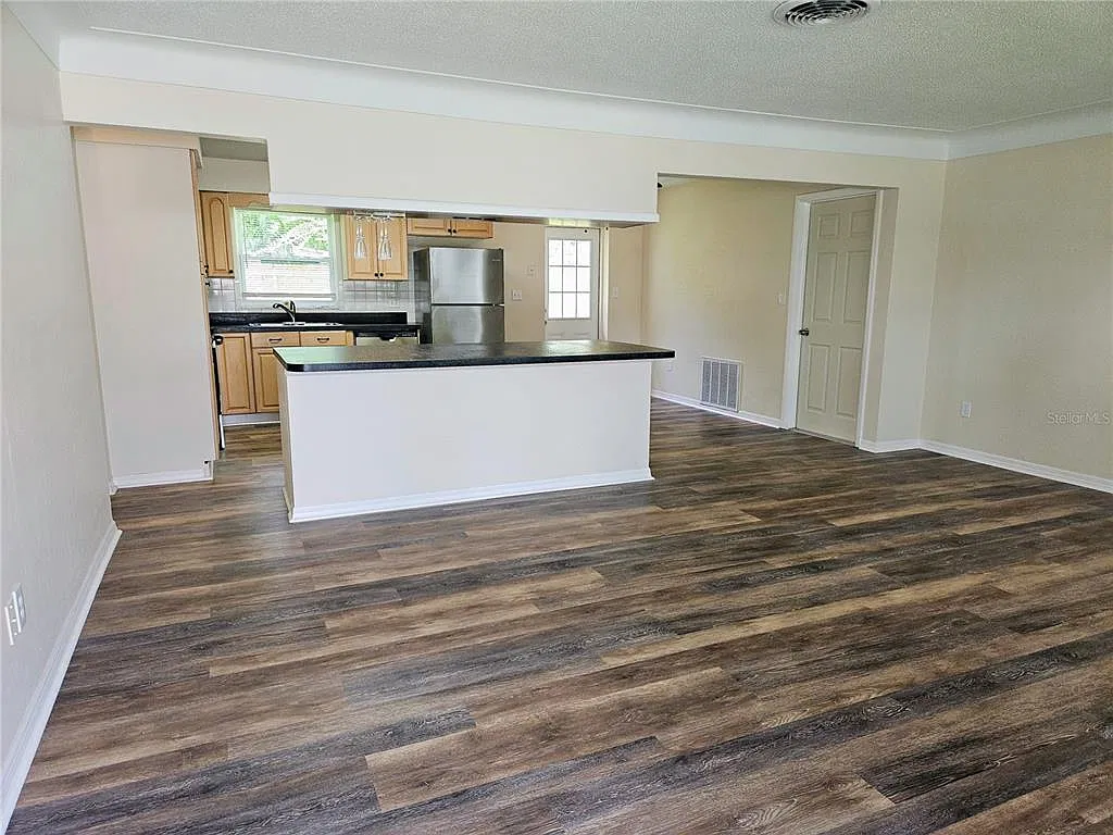 2 bed, 2.0 bath, 960 sqft, $2,300 — Photo 3