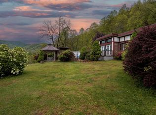 104 Ms Macie Dr, Oceana, WV 24870