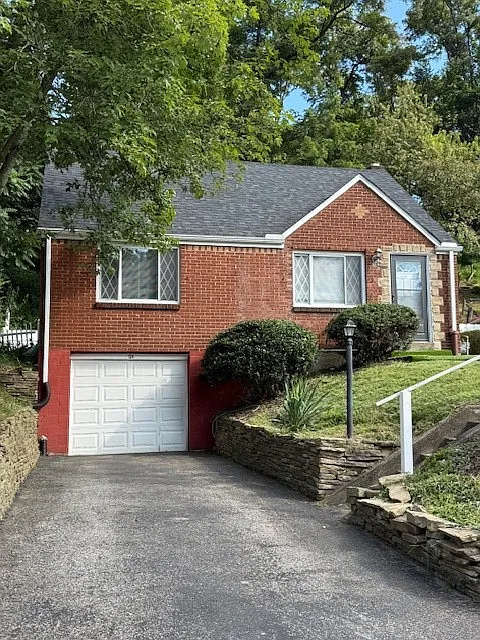 124 Lewis Dr photo 1