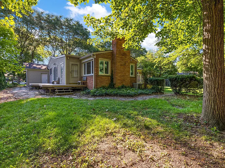 966 Woodlea St — Photo 23