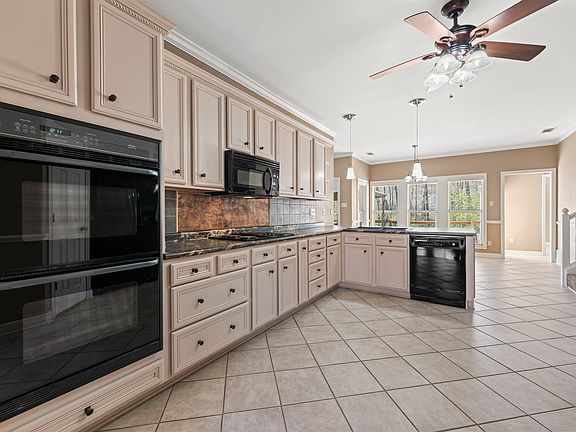 5th image of 615 Stewart Rd