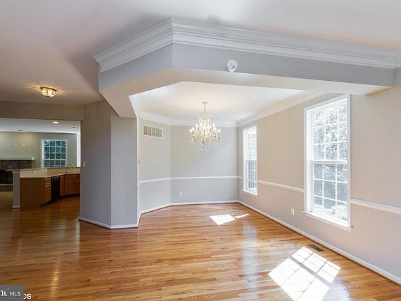 3rd image of 32 Quail Dr S