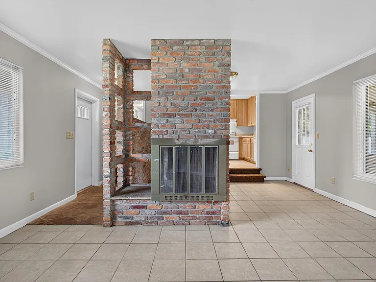 2618 Arlex Dr E — Photo 8