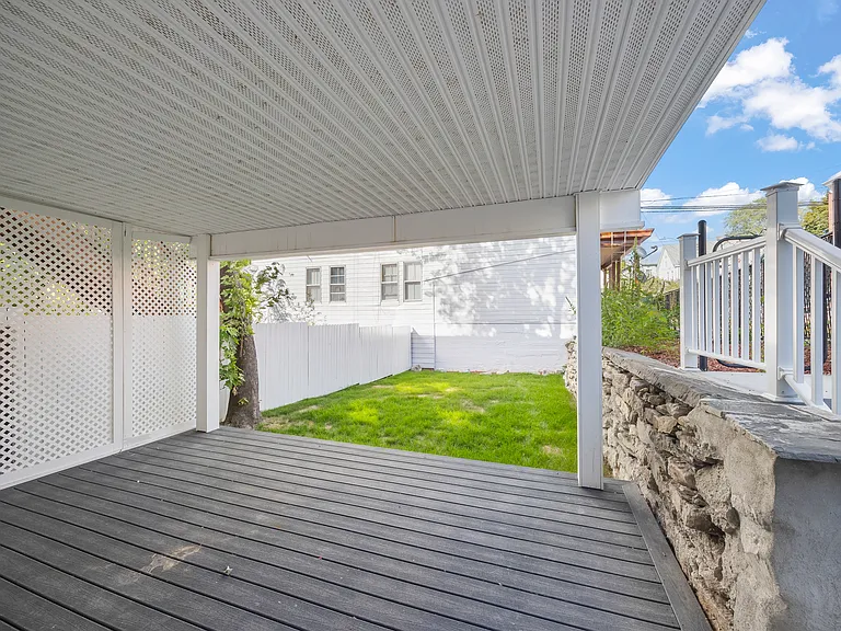 526 State St — Photo 28