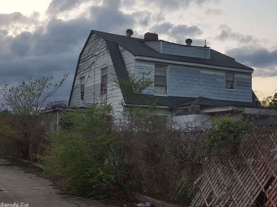 2nd image of 1101 University Dr