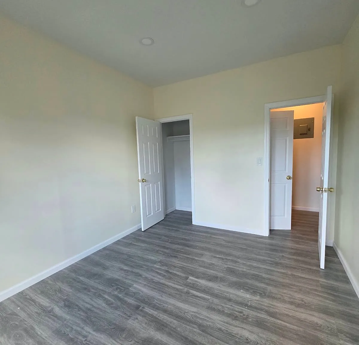 3 bed, 1.0 bath, $3,450 — Photo 2