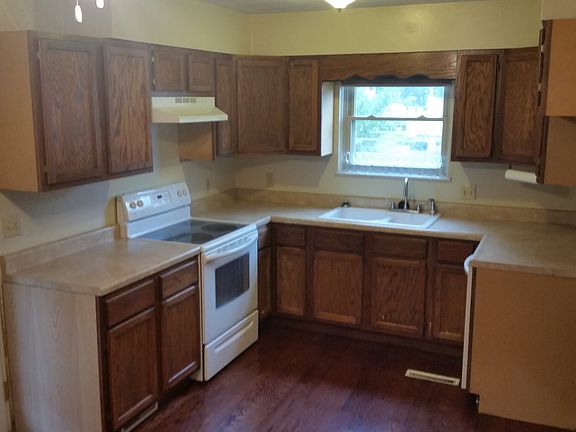 15'x9' Kitchen/Dinning Room