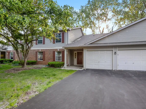 1022 Chaucer Ct APT B, Elgin, IL 60120