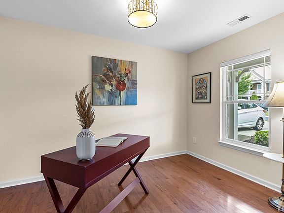 4th image of 3307 Bartlett Cir