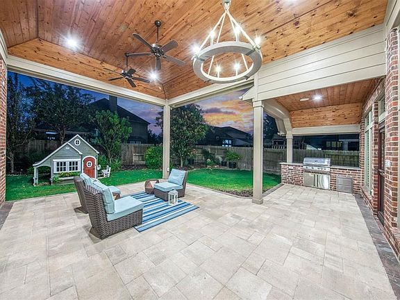 Stunning outdoor entertaining area.
