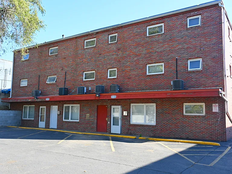 Benson Crest Apartments — Photo 31