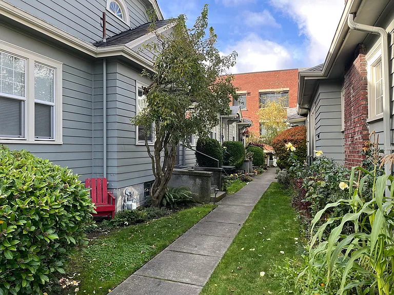 6405 Phinney Ave N — Photo 1