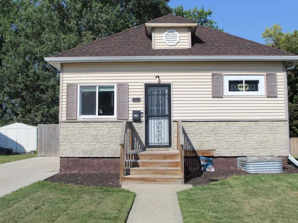 916 S 4th St, Aberdeen, SD 57401