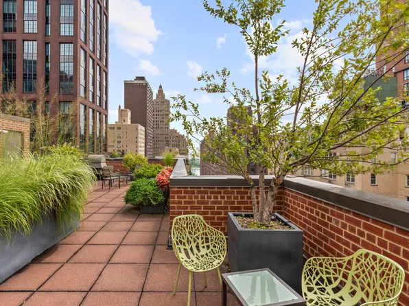 345 East 52nd Street image 8 of 10