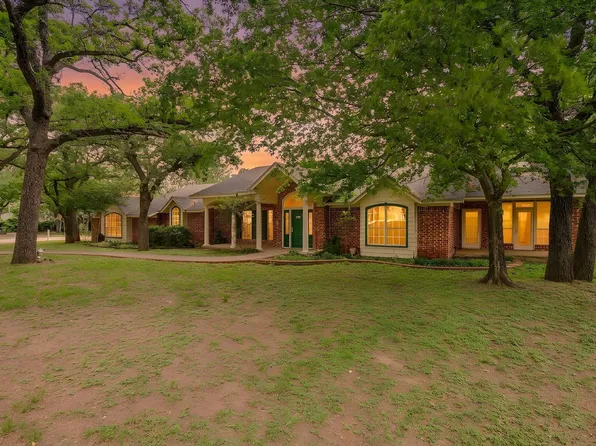 2215 California Ln, Arlington, TX 76015