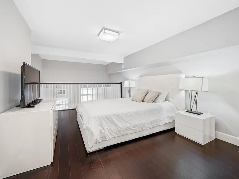 350 E 62nd St #4L — Photo 8