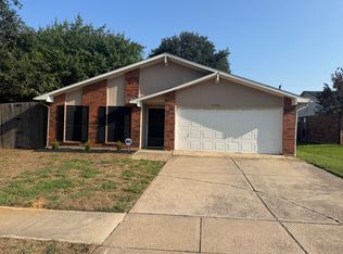6905 Blackberry Dr, Arlington, TX 76016