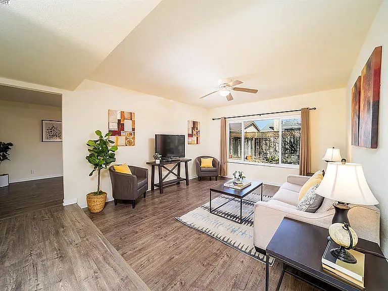 35920 Ashton Pl — Photo 2