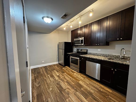 3rd image of 5001-03 N Sawyer Ave #G