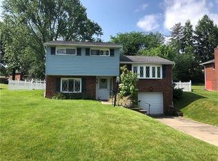 104 Greenlea Dr, Coraopolis, PA 15108