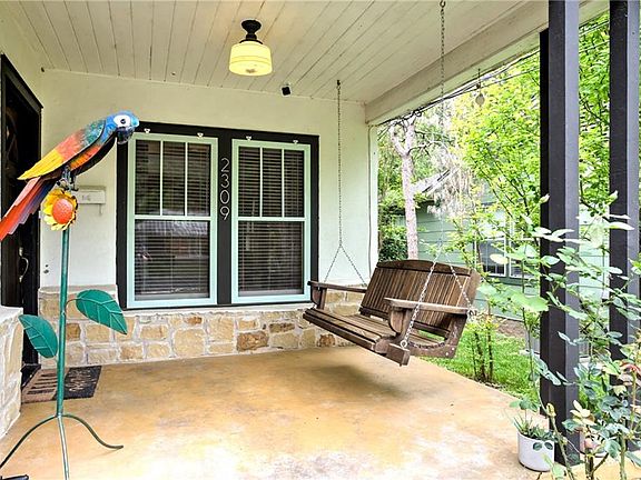 3rd image of 2309 Lawnmont Ave