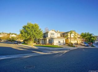 27506 Woodfield Pl, Santa Clarita, CA 91354
