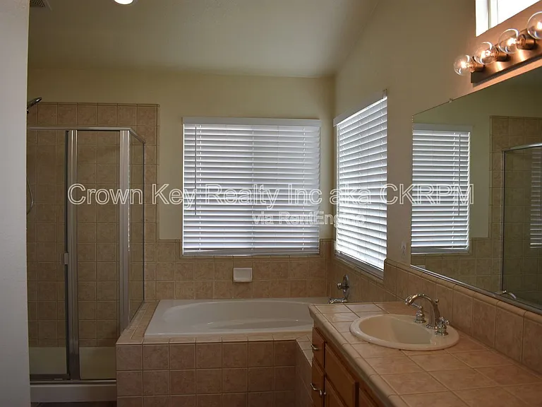 767 Bishop St — Photo 26