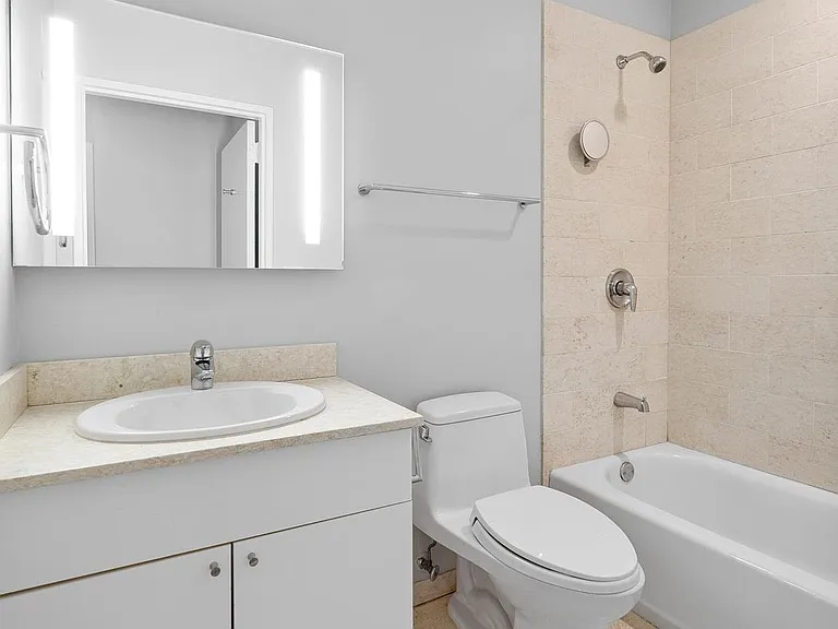653 N Kingsbury St #2004 — Photo 11