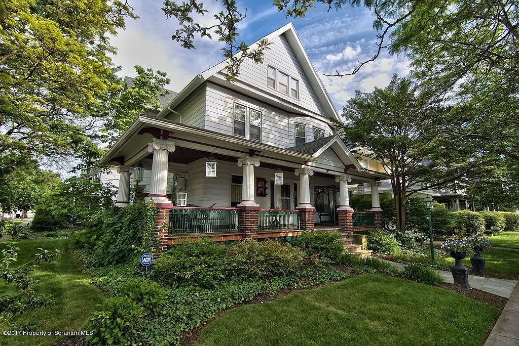 844 Taylor Ave photo 1