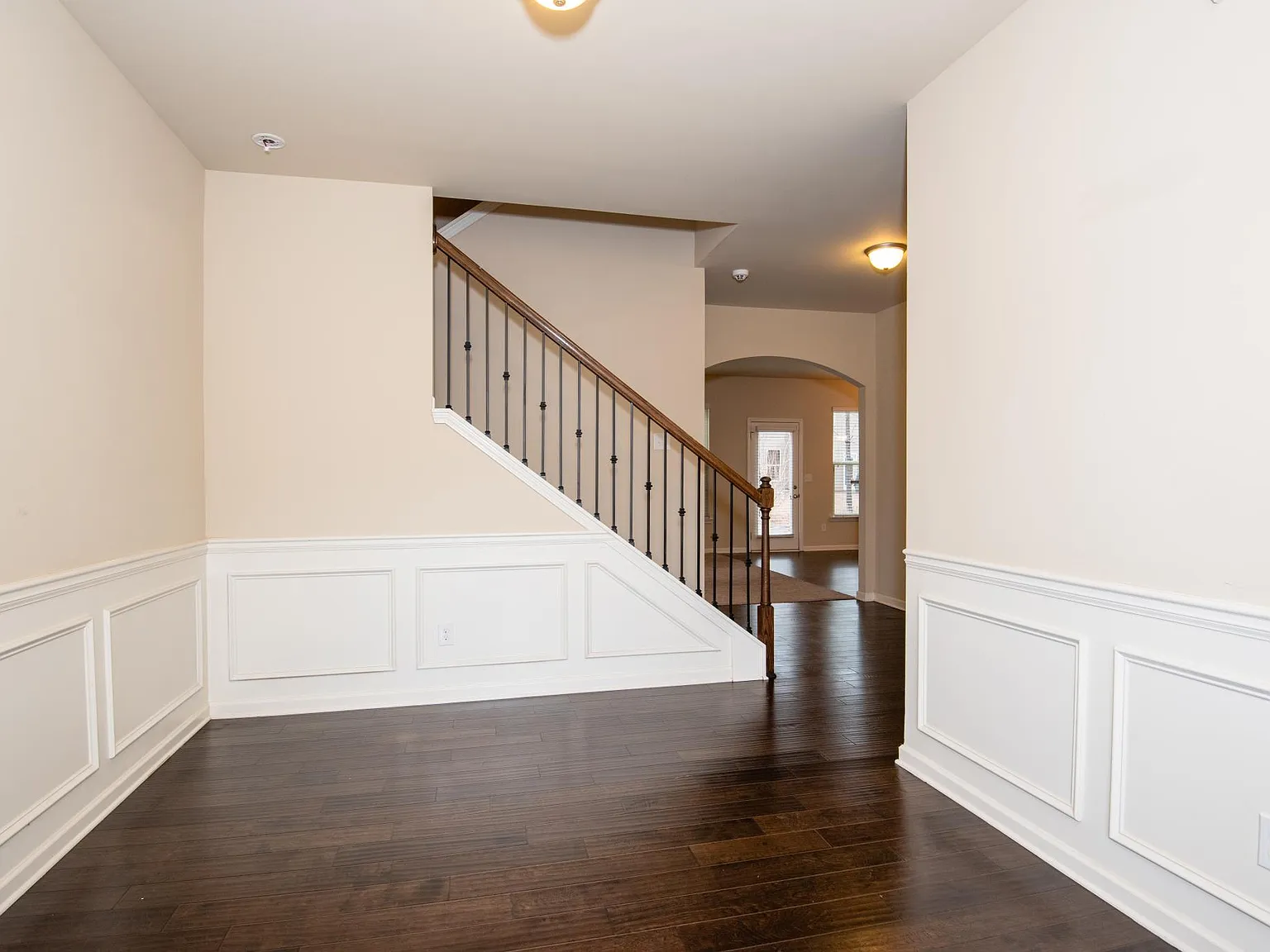 4 bed, 2.5 bath, 2079 sqft, $2,500 — Photo 3