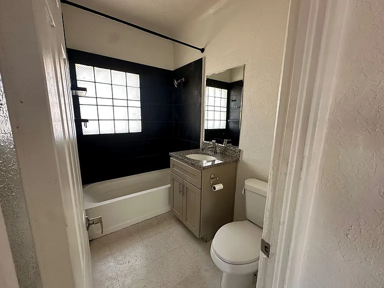 342 W Culver St — Photo 25